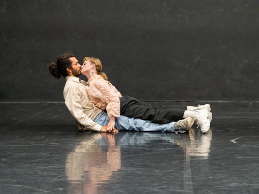 PEDRA DURA | MEGASTRUCTURE, de Sarah Baltzinger e Isaiah Wilson