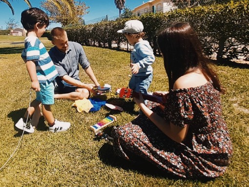 SESSÕES MUSICAIS PARA BEBÉS E CRIANÇAS: MÚSICA EM FAMÍLIA, por Ana Correia