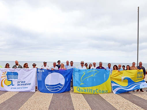 Bandeira Azul hasteada nas praias de Lagos