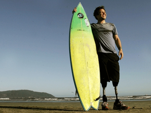 Surfista biamputado e campeão mundial de triatlo vem a Lagos