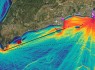 Tráfego da náutica de recreio e lazer entre a Ponta de Sagres e a Baia de Lagos. Explorações já existentes assinaladas com setas pretas. Área de expansão Finisterra 1 assinalada com retângulo tracejado a vermelho. A linha preta representa circuito mais curto utilizado atualmente e o tracejado a preto o rumo que o tráfego passará a seguir.