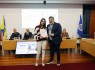 Andreia Isabel Gomes Pires (aluna do IEFP) recebeu o prémio entregue por Hugo Pereira (presidente do C.D. da A.M. Terras do Infante)